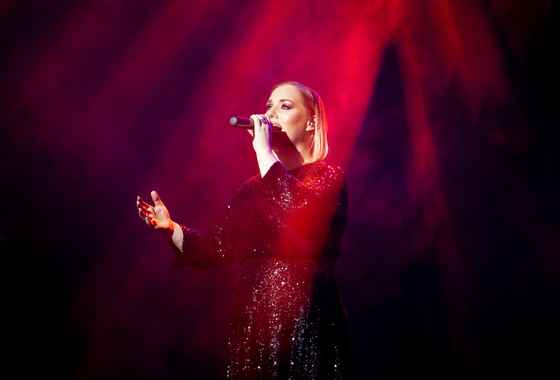 adele.jpg